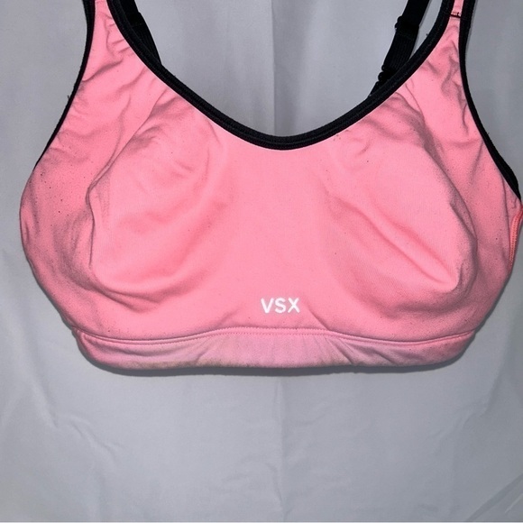 Victoria’s Secret Sports Bra Double Layer Padded Lightly Molded Medium Support - Picture 2 of 13